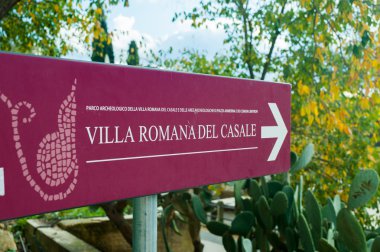 Turist bilgi işaretleri