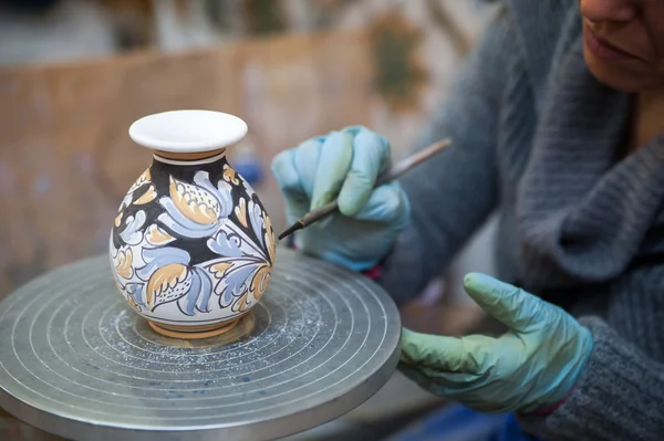 Pottery decorating — Stock Photo, Image