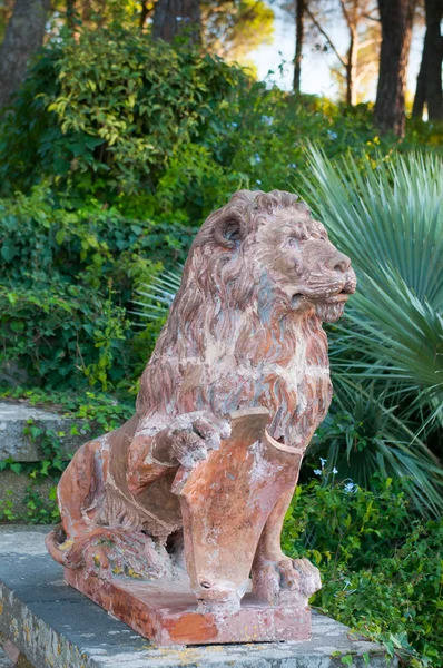 Ceramic lion — Stock Photo, Image