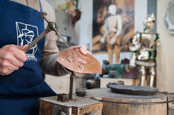 Marionetta siciliana artigiana al lavoro — Foto Stock