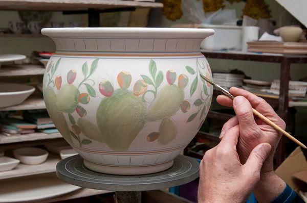 Pottery decorating — Stock Photo, Image