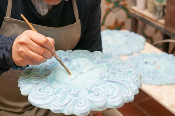 Pottery decorating — Stock Photo, Image