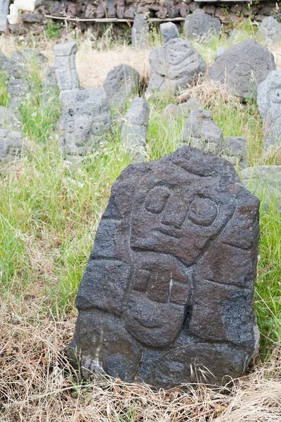 Skulpturen aus Lavastein — Stockfoto