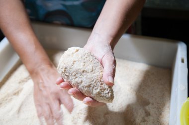 Sicilya arancini yapımında