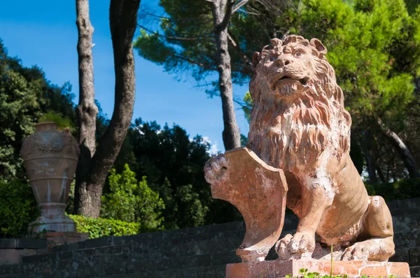 Ceramic lion — Stock Photo, Image