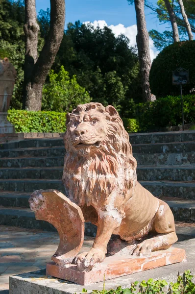 Ceramic lion — Stock Photo, Image