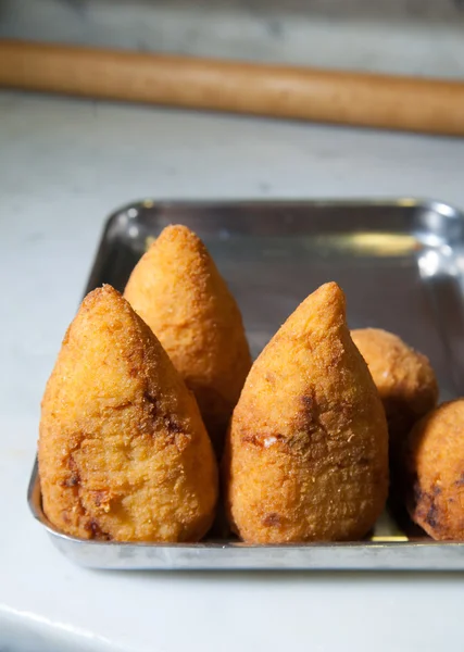 A making szicíliai arancini — Stock Fotó