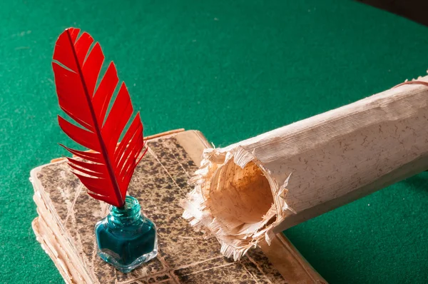 Caneta Quill e folha de papiro — Fotografia de Stock