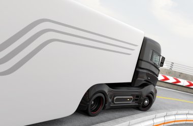 Hibrid elektrikli kamyon arkadan görünüş karayolu üzerinde