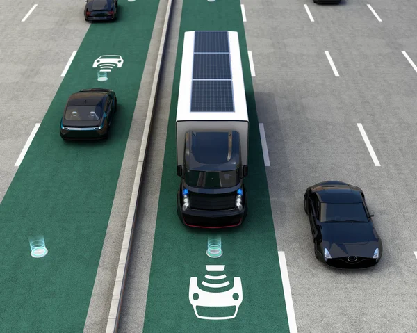 Kablosuz şarj Lane'de hibrid kamyon ve mavi elektrikli araç