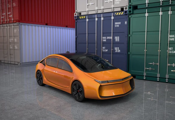 Oranje auto in de laadruimte van de containers — Stockfoto