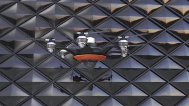 Güvenlik kamerası dron. Güvenlik sistemi kavramı.
