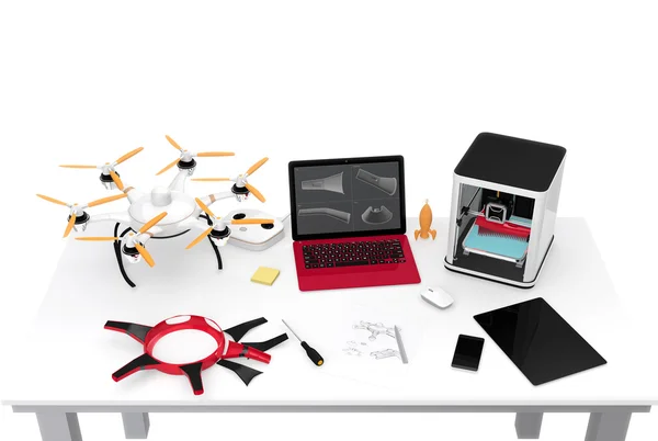 Imprimante 3D, ordinateur portable, tablette PC et drone sur une table — Photo