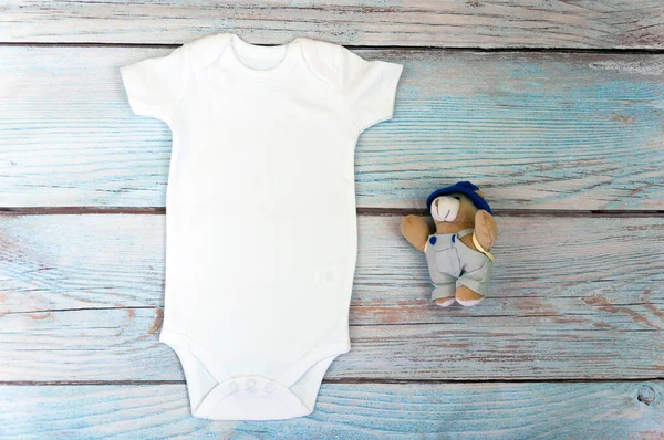White Baby Bodysuit Mockup Wooden Background Styled Stock Photography Mock — Stock Photo, Image
