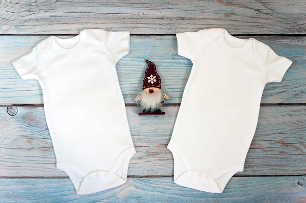 Layout Flat Put Christmas Two White Baby Bodysuit Wooden Background — Stock Photo, Image