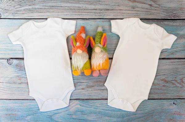 Layout Flat Put Two White Baby Bodysuit Wooden Background Gnomes — Stock Photo, Image