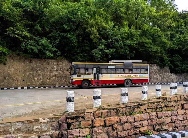 Allmän Buss Väg Mot Vägkorsningen Tirumala Ghat Tirumala Andhra Pradesh — Stockfoto