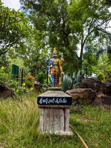 Visão Longa Ídolo Avatar Lord Shiva Parvathi Ardanarishwara Jardim Rocha — Fotografia de Stock
