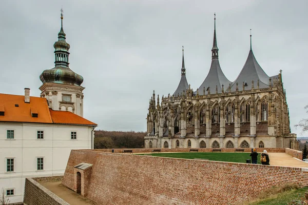 Kościół św. Barbary, Czechy Chram sv. Barbory, Kutna Hora, Czechy Słynny gotycki kościół katolicki w Europie Środkowej, wpisany na listę światowego dziedzictwa UNESCO.Czeska popularna atrakcja turystyczna — Zdjęcie stockowe