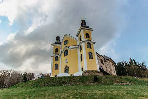 Ombyggd Kyrka Antagandet Jungfru Maria Neratov Orlicke Bergen Tjeckien Viktig — Stockfoto