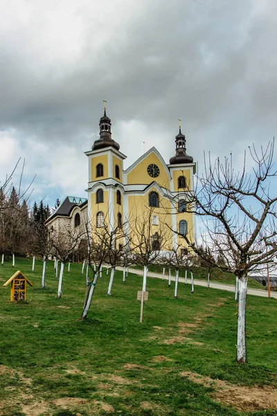 Újjáépített Templom Nagyboldogasszony Neratovban Orlicke Hegységben Csehországban Fontos Zarándokhely Látványos — Stock Fotó