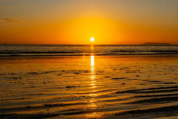 Песчаный Пляж Вечерний Отдых Море Предназначен Спокойного Духовного Волшебная Атмосфера — стоковое фото