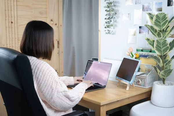 Asian Woman Use Laptop Internet Conference Online Work Home — Stock Photo, Image