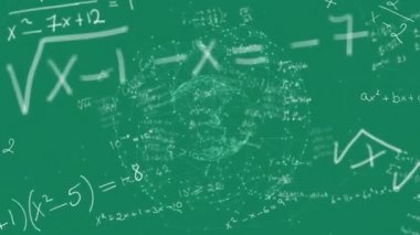 El yazısıyla yazılan matematiksel denklemler üzerinden yeşil arkaplan üzerinde hareket eden bağlantı ağı küresinin animasyonu. Küresel bilim öğrenme eğitim kavramı dijital olarak oluşturulmuş görüntü.