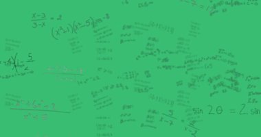 Yeşil arkaplan üzerinde hareket eden çoklu el yazısıyla yazılmış matematiksel denklemlerin animasyonu. Küresel bilim öğrenme eğitim kavramı dijital olarak oluşturulmuş görüntü.
