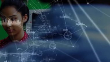 Okulda ders sırasında bilgisayar kullanan kız öğrenci üzerinden bağlantı ağının animasyonu. Küresel bilim öğrenme eğitim kavramı dijital olarak oluşturulmuş görüntü.