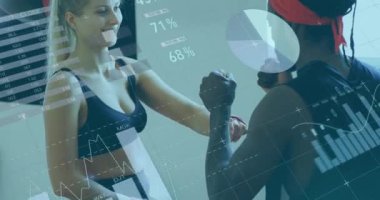 Dijital arayüzün animasyonu istatistik taraması ve kadın boksörle erkek antrenör boksörünün veri işlemesi. Dijital olarak oluşturulan küresel bilgisayar ağı teknolojisi kavramı.