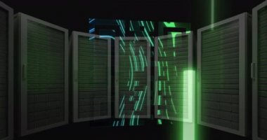 Siyah zemin üzerinde neon elementler ve bilgisayar sunucuları olan parlayan QR kodlarının animasyonu. Dijital olarak oluşturulmuş küresel çevrimiçi güvenlik veri teknolojisi kavramı.