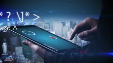 Simgeler ve veri işleme ile dijital arayüzün animasyonu. Dijital olarak oluşturulan küresel bilgisayar ağı teknolojisi kavramı.