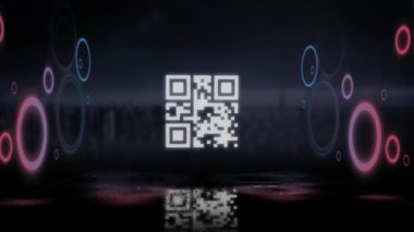 Siyah arkaplanda pembe ve mavi neon elementlerle parlayan QR kodunun animasyonu. Dijital olarak oluşturulmuş küresel çevrimiçi güvenlik veri teknolojisi kavramı.