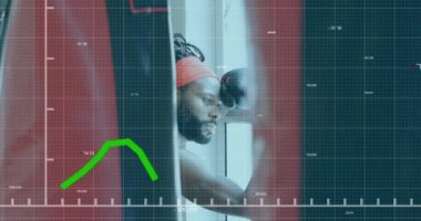 Yeşil çizgilerle dijital arayüzün animasyonu, erkek boksör dinlenme üzerine istatistik kaydı ve veri işlemesi, Global bilgisayar ağı teknolojisi konsepti dijital olarak oluşturuldu.