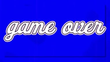 Renk değiştiren arka planlara karşı hareket eden soyut şekillere karşı metin üzerinden oyunun dijital animasyonu. Video oyunu bilgisayar arayüzü kavramı