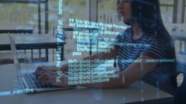 Okulda dizüstü bilgisayarla okulda veri işleme animasyonu. Küresel bilim öğrenme eğitim kavramı dijital olarak oluşturulmuş görüntü.