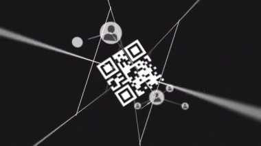 Beyaz QR kodunun siyah arkaplanda sosyal simgelerle çevrili beyaz çemberlerle bir bağlantı ağının üzerinde döngü içinde canlandırılması. Dijital bileşik video