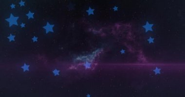 Arka planda bulutlarla gece gökyüzünde hareket eden çoklu mavi yıldızların animasyonu. Noel kutlaması konsepti dijital olarak oluşturulmuş görüntü.