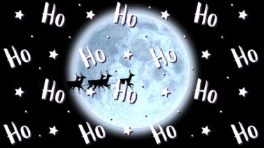 Ho ho ho 'nun animasyonunda Noel Baba' nın kızakta olduğu yazı ren geyikleri tarafından çekiliyor ve siyah arka planda dolunay var. Noel kutlaması konsepti dijital olarak oluşturulmuş görüntü.
