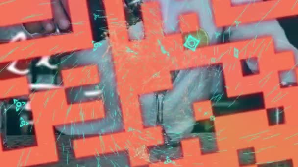 Анімація Помаранчевого Коду Математичними Рівняннями Плавають Над Барменом Наливаючи Напій — стокове відео