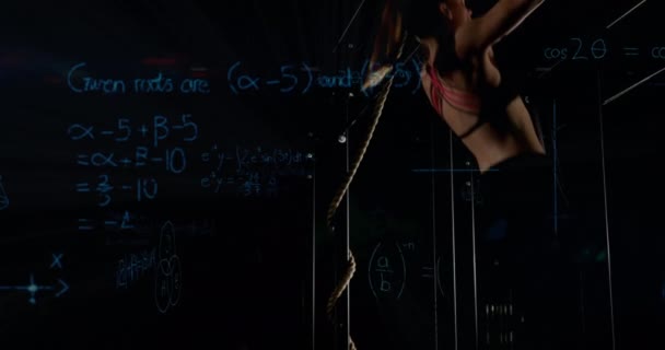 Animacja Dziewczęcego Treningu Podczas Treningu Animowanym Tle Równaniami Matematycznymi Cyfrowe — Wideo stockowe