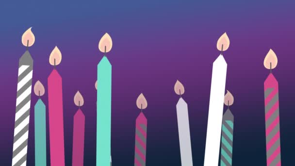 Animacja Wielu Zapalonych Świec Urodzinowych Fioletowym Tle Urodziny Uroczystości Koncepcja — Wideo stockowe