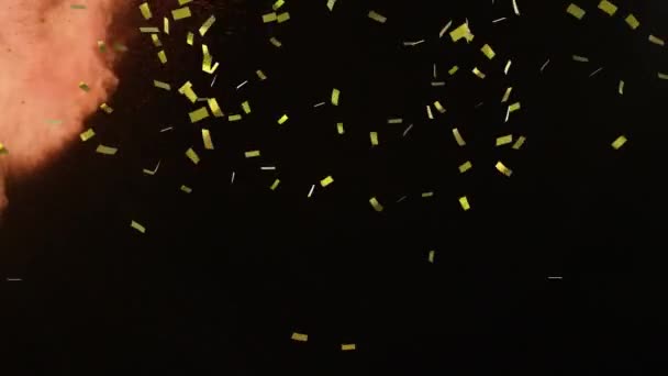Animação Nuvens Amarelas Rosa Fumaça Com Confetes Dourados Caindo Celebração — Vídeo de Stock