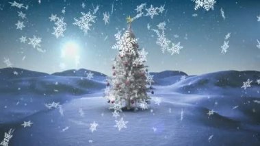Kış manzarasında Noel ağacının üzerine düşen kar tanelerinin dijital animasyonu. Noel kutlaması geleneği