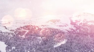 Kış manzarasına düşen kara karşı ışığın dijital animasyonu. Noel kutlaması geleneği