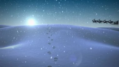 Noel Baba 'nın kızaktaki siluetinin animasyonu, kar yağan ren geyikleri tarafından çekiliyor ve kış manzarasında güneş parlıyor..