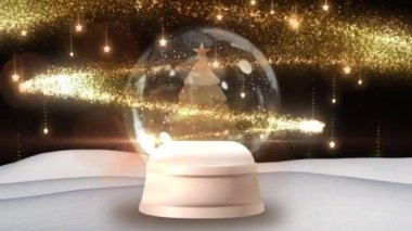 Kar küresindeki yılbaşı ağacının canlandırması ve arka planda parlayan noktalar. Noel kutlaması konsepti dijital olarak oluşturulmuş görüntü.