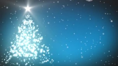 Kıvılcımlar saçan Noel ağacının animasyonu, mavi ve gümüş mücevherler asılı mavi arka planda kar yağıyor..