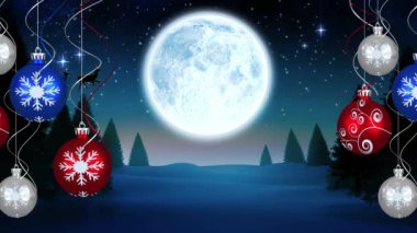 Noel Baba 'nın siyah siluetine asılı renkli Noel süslerinin dijital animasyonu gece gökyüzünde ren geyikleri tarafından Ay' a karşı çekiliyor. Noel kutlaması geleneği